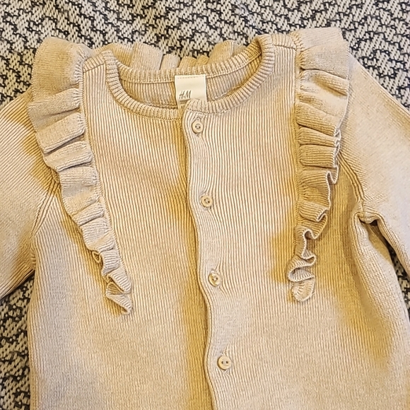 H&M Light Tan Button Down Sweater with Ruffle Trim Size 2 - Picture 2 of 4